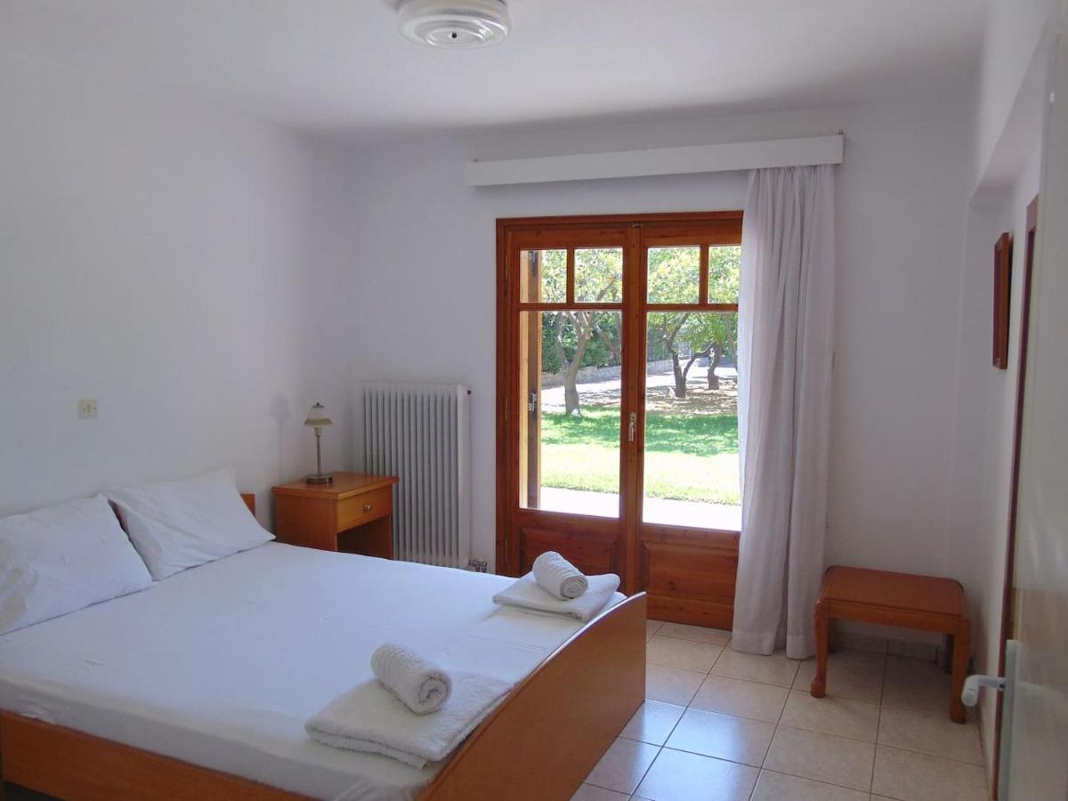 Small Theater Apartment Epidaurus Exterior foto