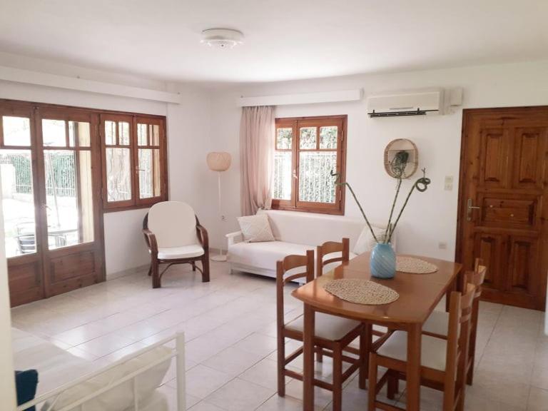 Small Theater Apartment Epidaurus Exterior foto