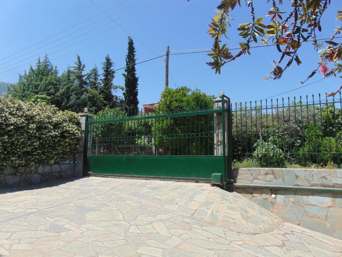 Small Theater Apartment Epidaurus Exterior foto