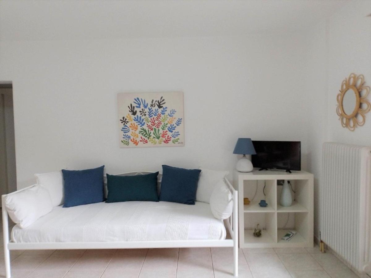 Small Theater Apartment Epidaurus Exterior foto